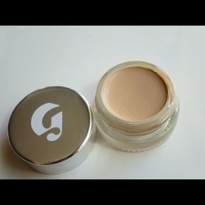 Glossier stretch concealer in Medium